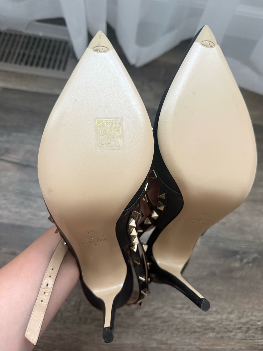 Valentino Black Leather Pointed Rockstud T-Strap Pumps - Picture 3 of 5